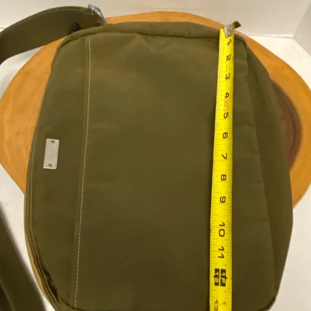 - Hedgren Camo Green Messenger Satchel Unisex Outdoor Bag